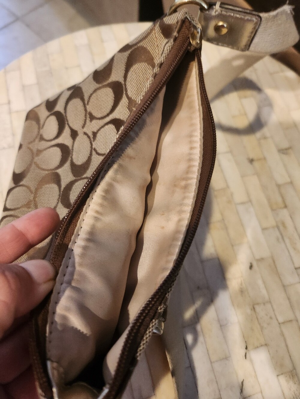 Coach Penelope Signature Turnlock Swingpack - Picture 6 of 7